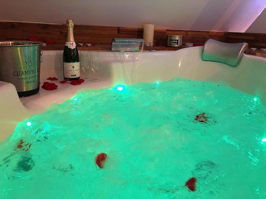 Sejour Detente Au Coeur De Macon Spa,Cine,Bouteille Offerte Екстер'єр фото