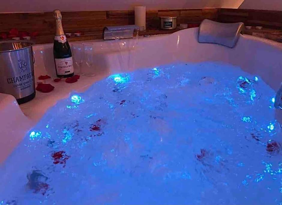 Sejour Detente Au Coeur De Macon Spa,Cine,Bouteille Offerte Екстер'єр фото